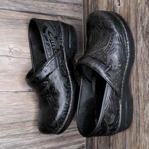 Dansko Professional Black Floral Engraved Clogs SZ 10.5 - 11 US 41 EU